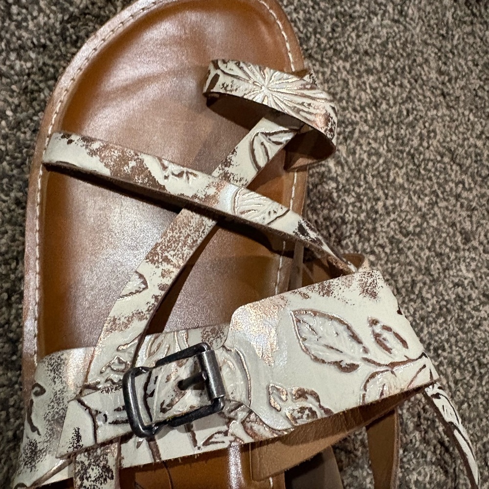Patricia Nash Brown and Cream and gold Leaf Sandals - Picture 3 of 5